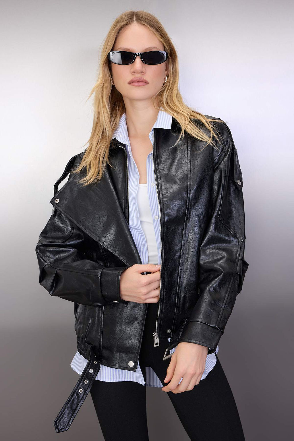 Siyah Oversize Kal?p Suni Deri Parlak Biker Ince Ceket Mont TWOAW26MO00064 - Trendyolmilla фото 5