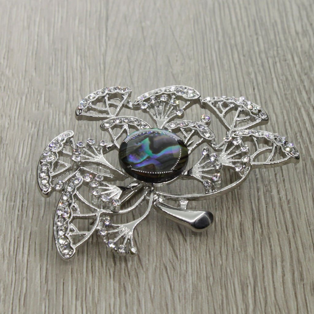 Брошь "Воздушный одуванчик" со вставкой из гелиотиса и ювелирного сплава