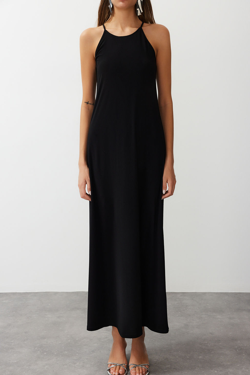 TRENDYOLMILLA Siyah Soyut Halter Yaka A-line/Can Ac?lan Esnek Maxi Orme Kalem Elbise TWOSS24EL00558 фото 11
