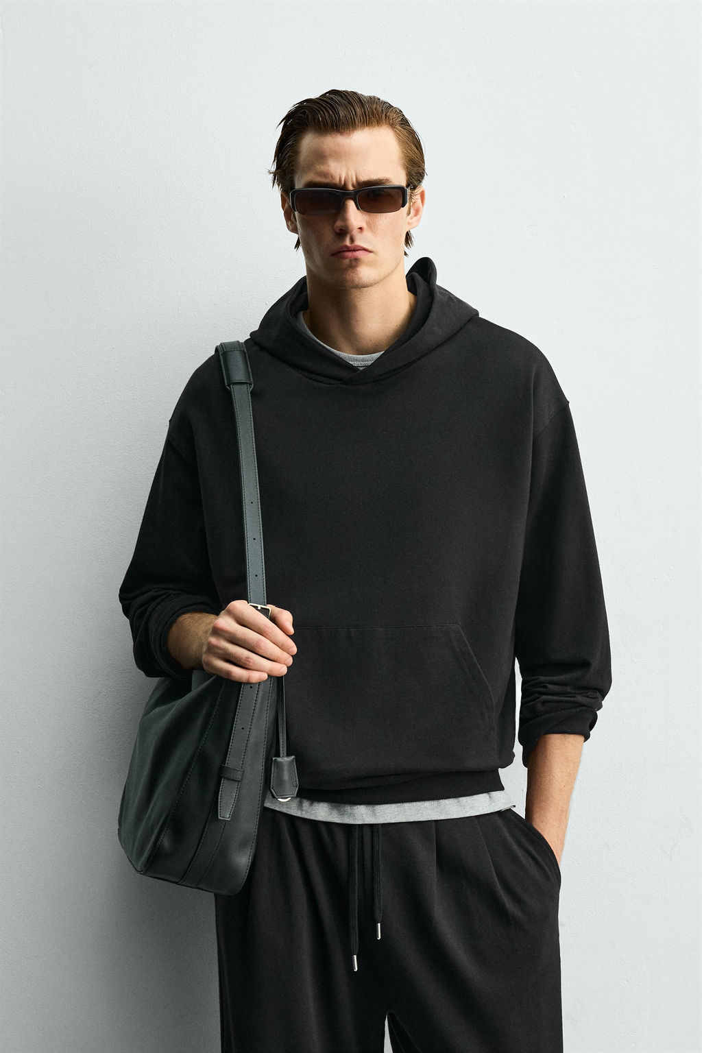 SUDADERA CAPUCHA SOFT / Negro - Zara фото 2