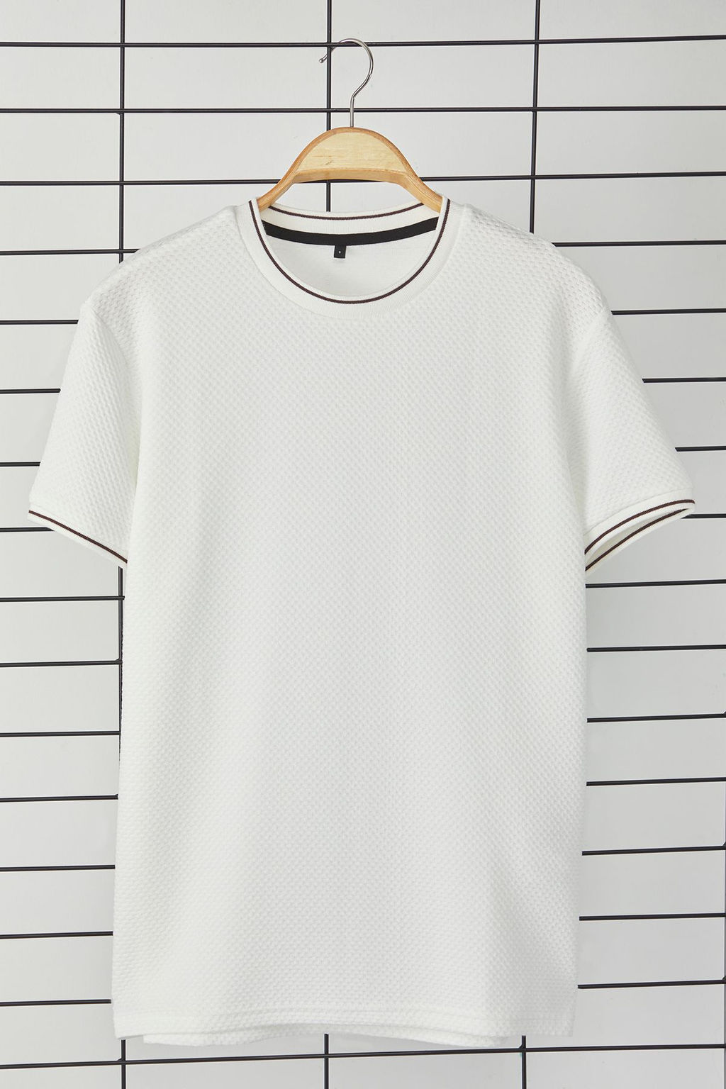 TRENDYOL MAN Beyaz Regular/Normal Kesim Dokulu Triko Bantl? T-Shirt TMNSS25TS00042 - Trendyolmilla фото 8