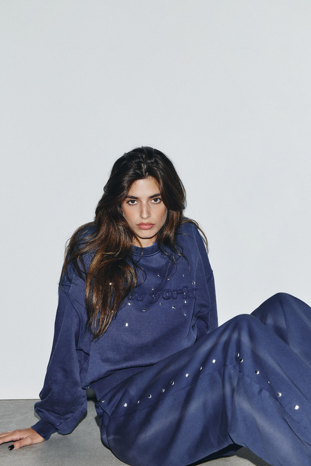 FADED SWEATSHIRT WITH STUDS - Zara фото 5