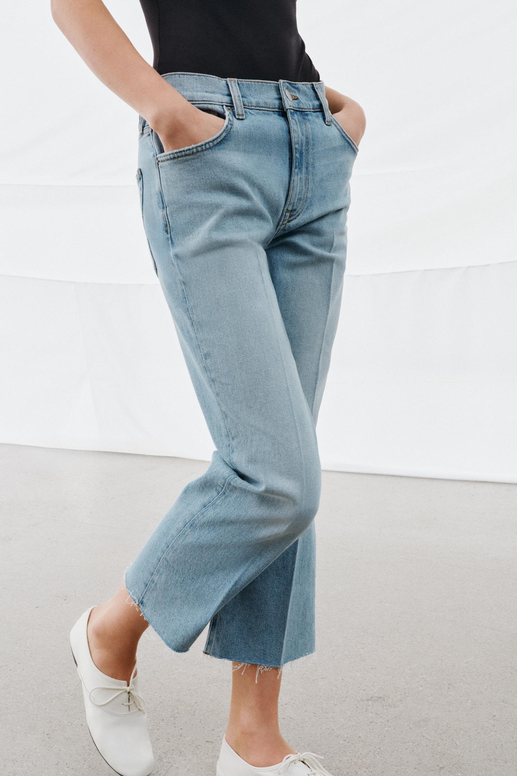 JEANS ZW COLLECTION CROPPED FLARE TIRO MEDIO / Azul claro