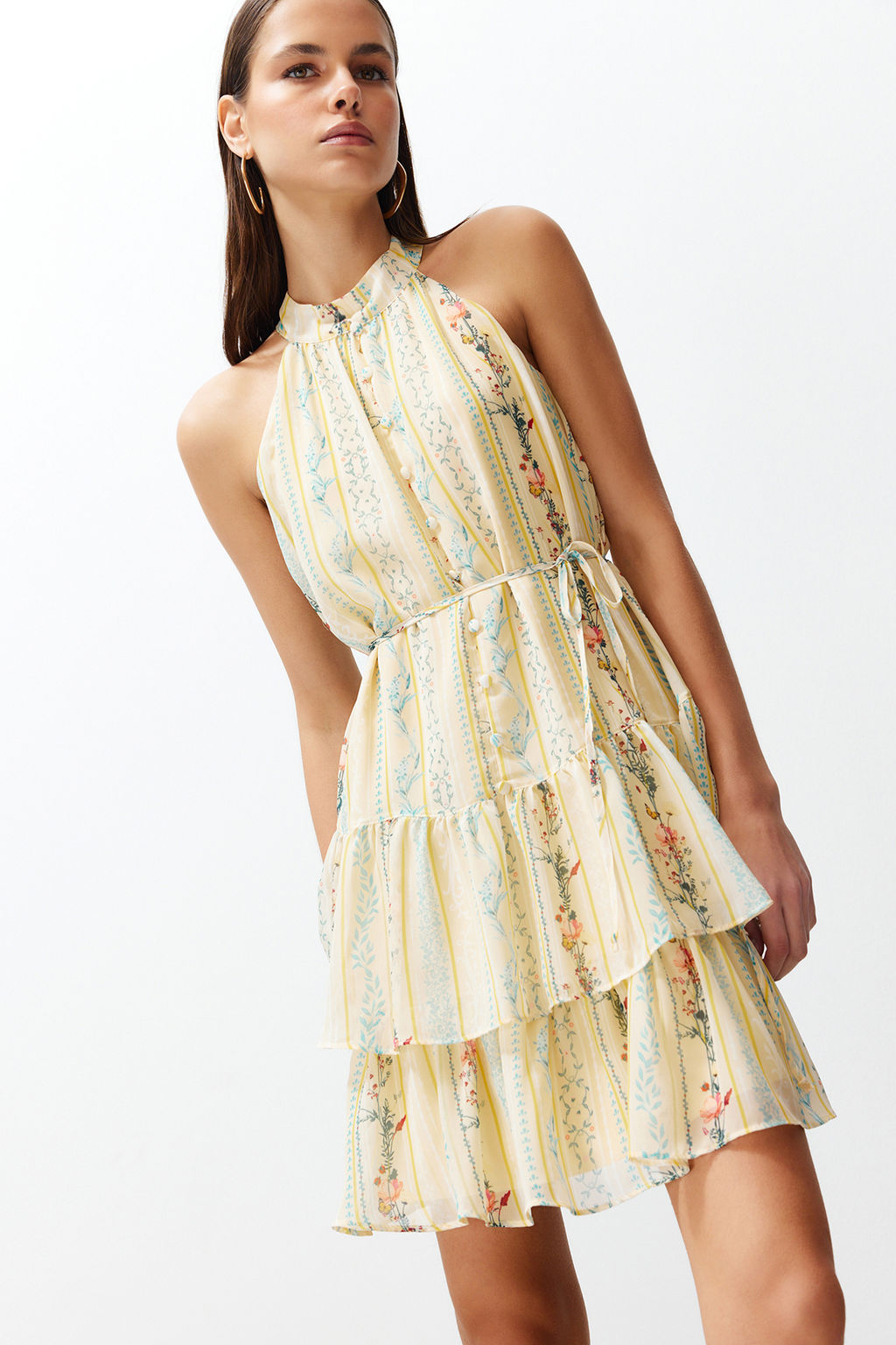 Sar? Cicek Desenli A-Kesim Boho Kat Kat Astarl? Sifon Ucus Ucus Dokuma Mini Elbise TWOSS23EL02056