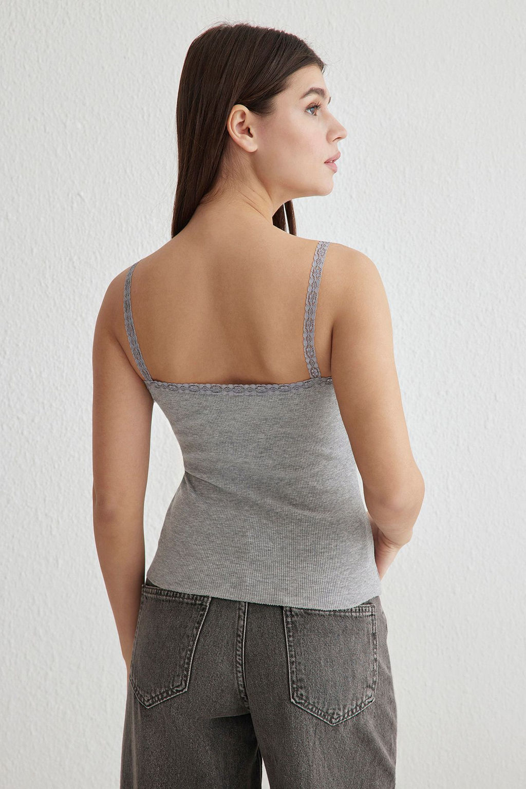 TRENDYOLMILLA Gri Melanj Fitted/Vucuda Oturan Fiyonk Detayl? Esnek Orme Atlet TWOSS25AL00005  фото 5