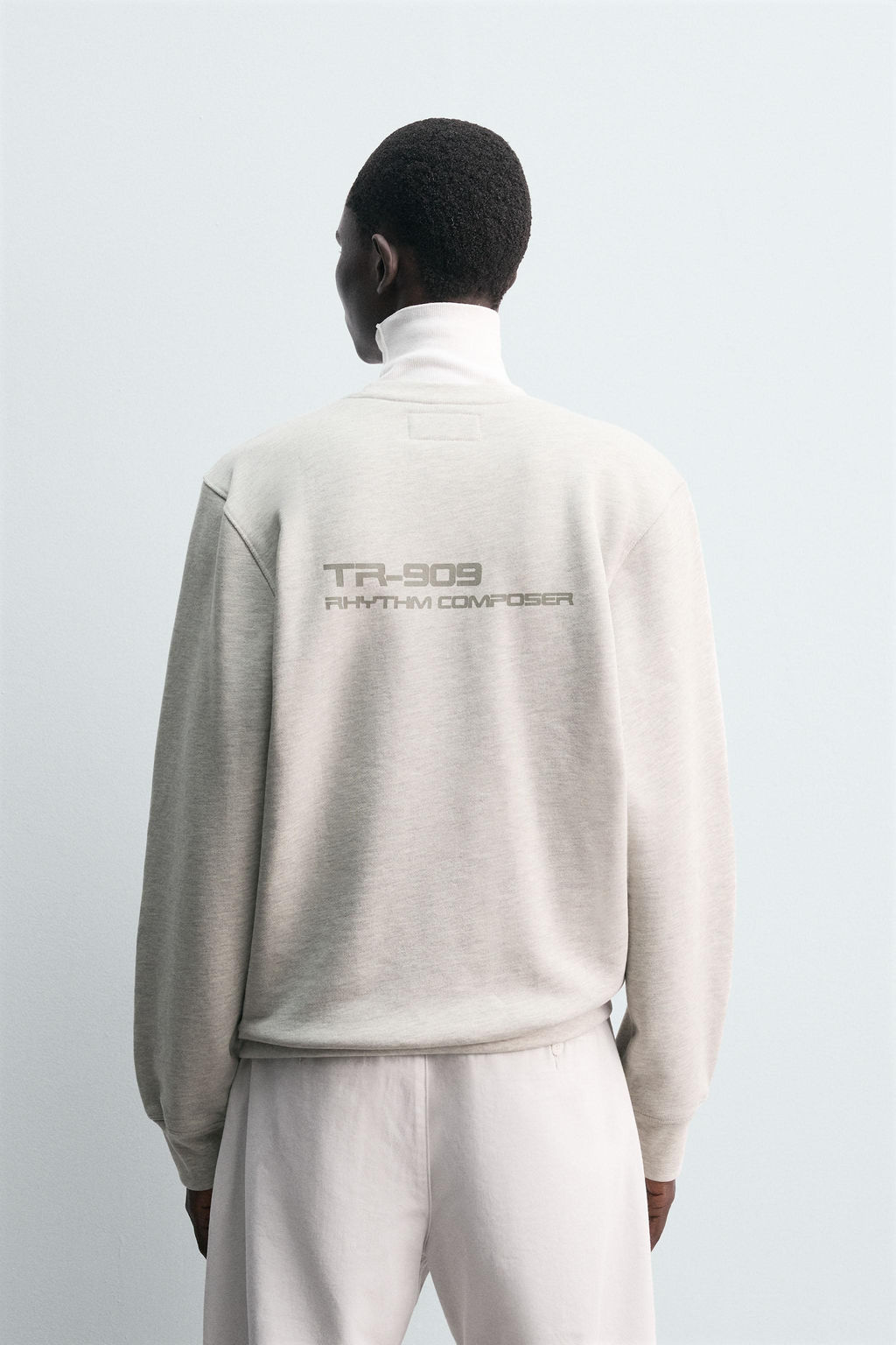 ROLAND CORPORATION  CREW NECK SWEATSHIRT
