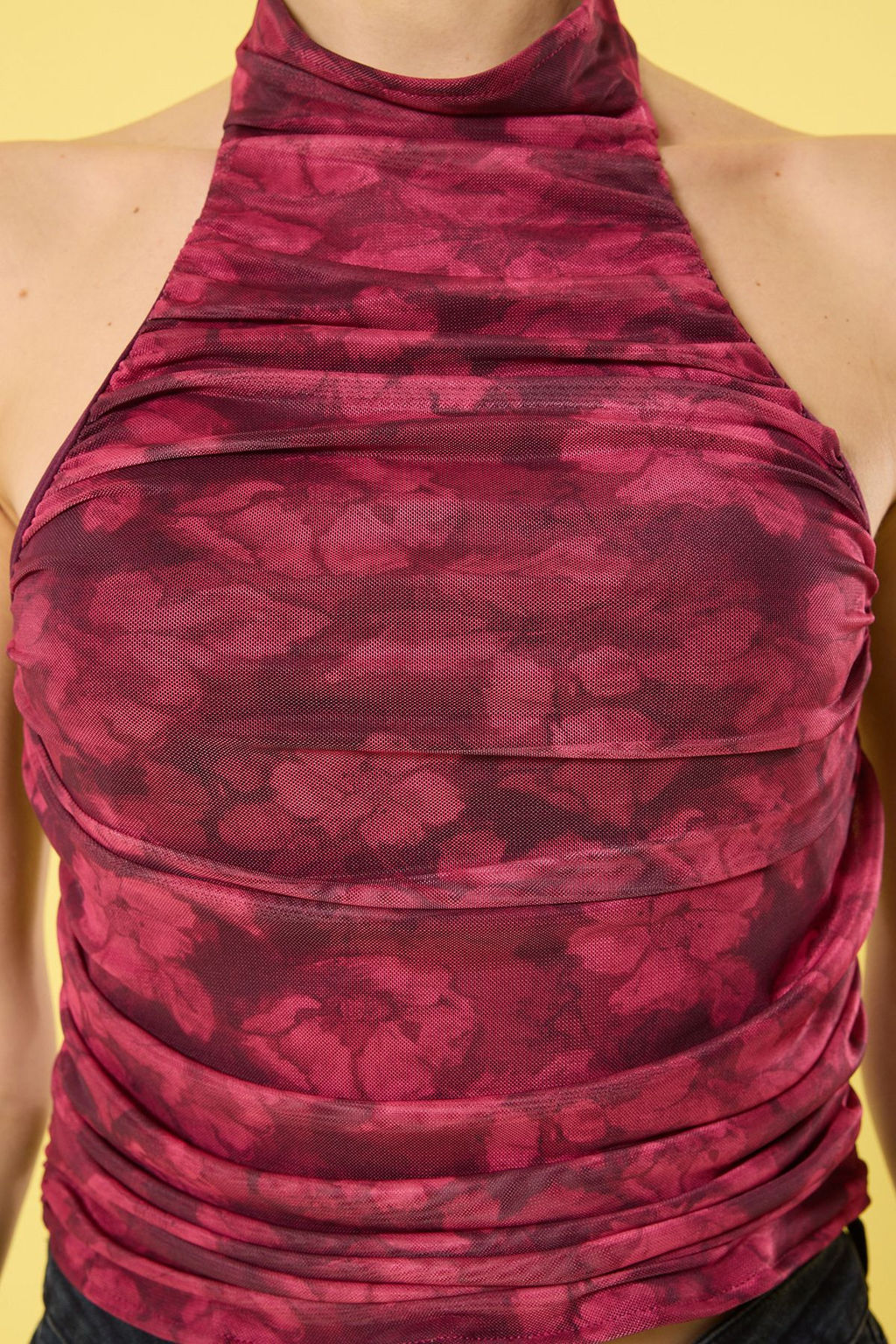 Trendyolmilla Yesil Drapeli Halter Yaka Fitted/Vucuda Oturan Tul Orme Orme Bluz TWOSS24BZ00062  фото 8