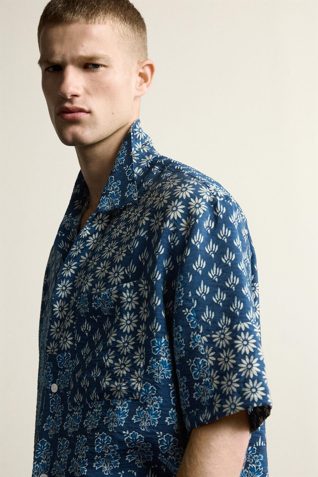 CAMISA RELAXED FIT ESTAMPADO PATCHWORK / Azul tinta - Zara фото 6