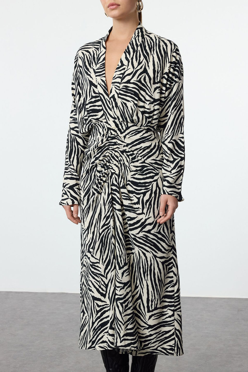 TRENDYOLMILLA Siyah Animal Desenli Etegi Buzgu Detayl? Dokuma Elbise TWOAW25EL00380  фото 4