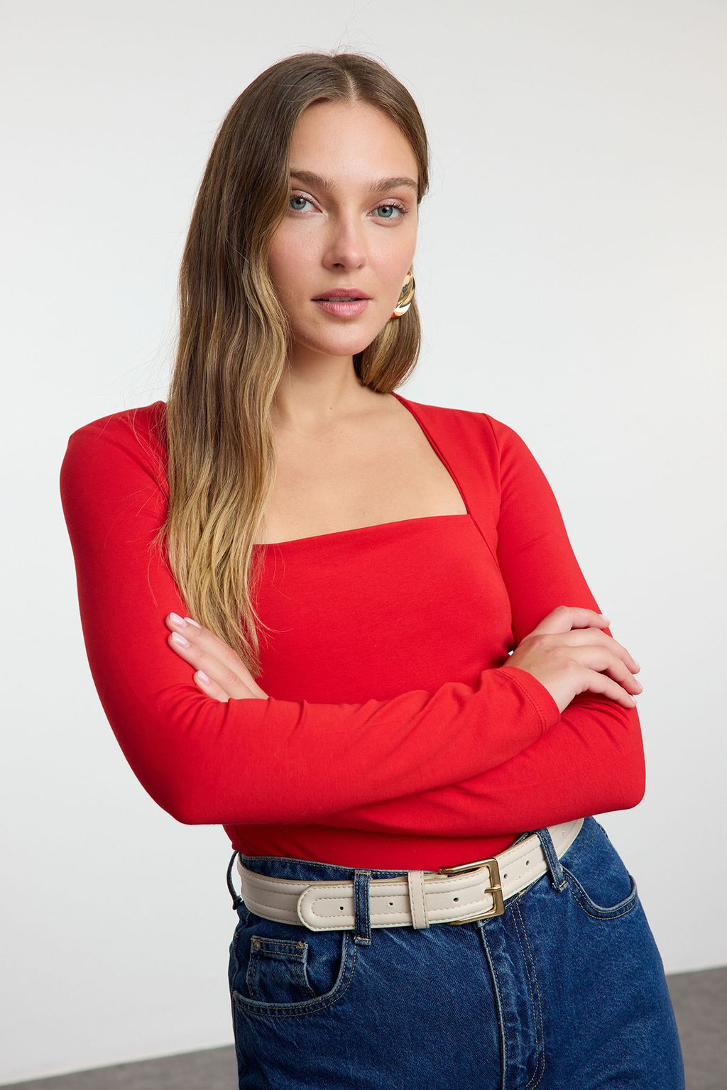 K?rm?z? Kare Yaka Buzgu/Drape Detayl? Slim/Vucuda Oturan Orme Bluz TWOAW25BZ00194
