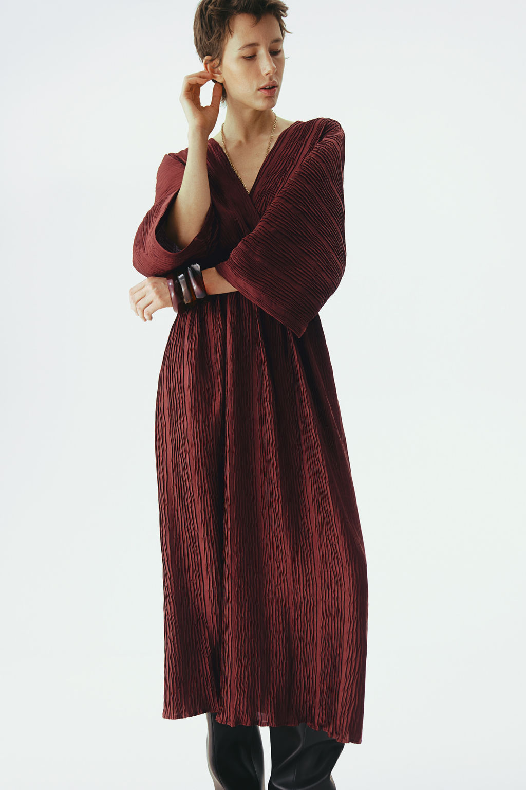 Vestido arrugado con escote en V - H&m фото 5
