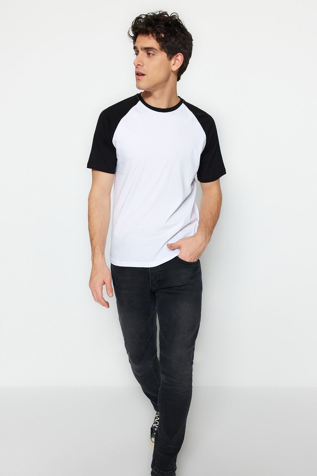 Beyaz Regular/Normal Kesim K?sa Kollu Renk Bloklu %100 Pamuk T-Shirt TMNSS20TS0182