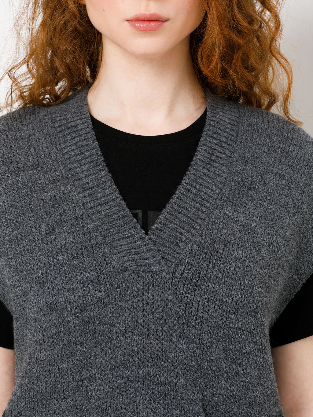 Жилет вязаный