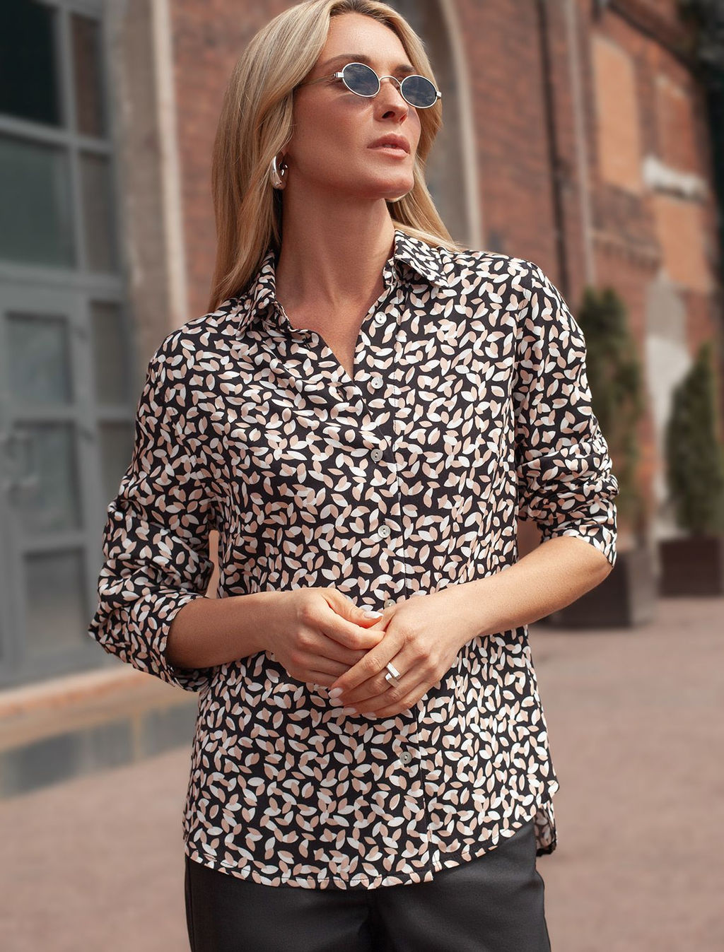 D29.269 Блузка женская черный-бежевый
