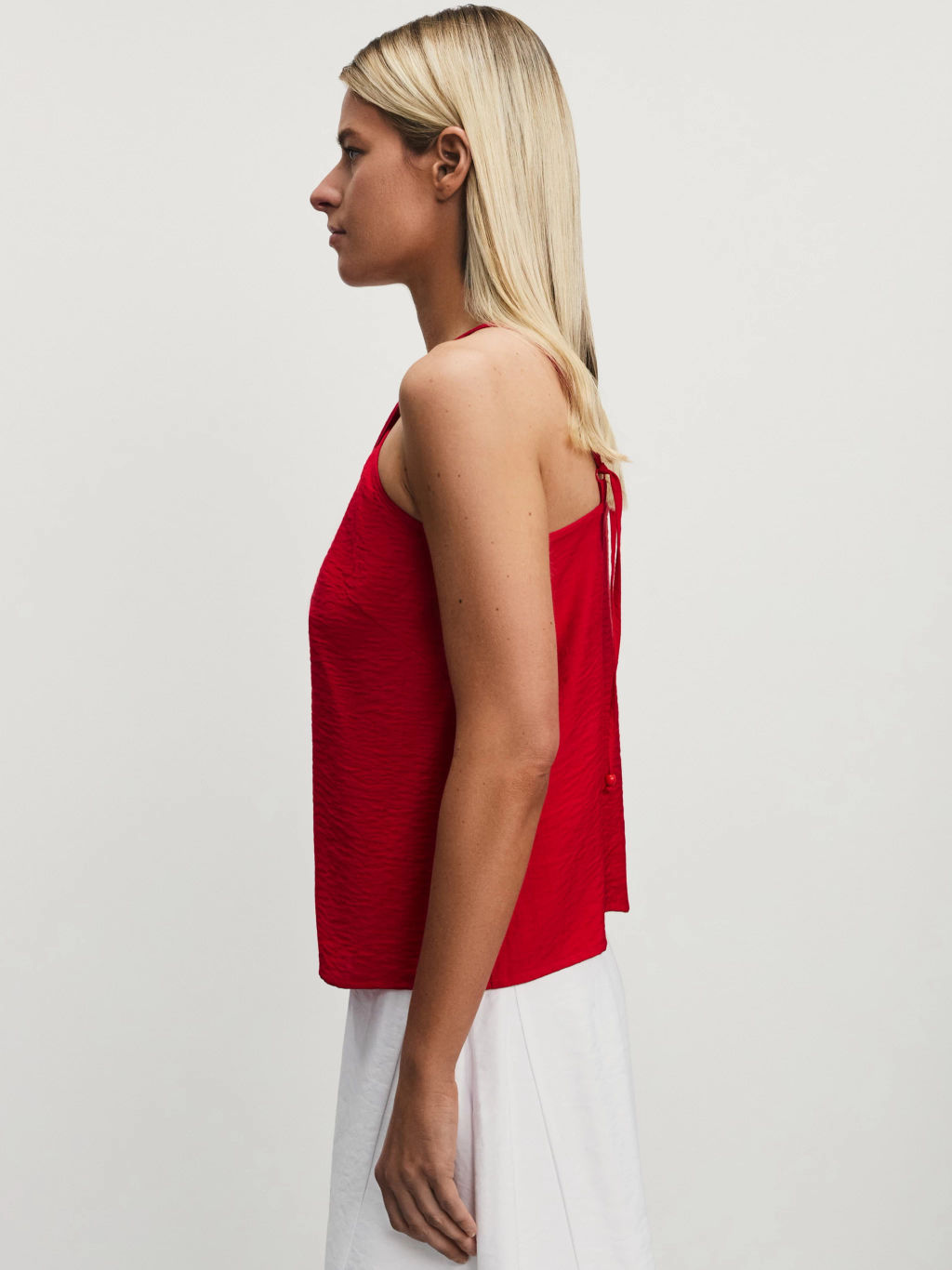 Топ из вискозы с горловиной халтер / Zarina  фото 4