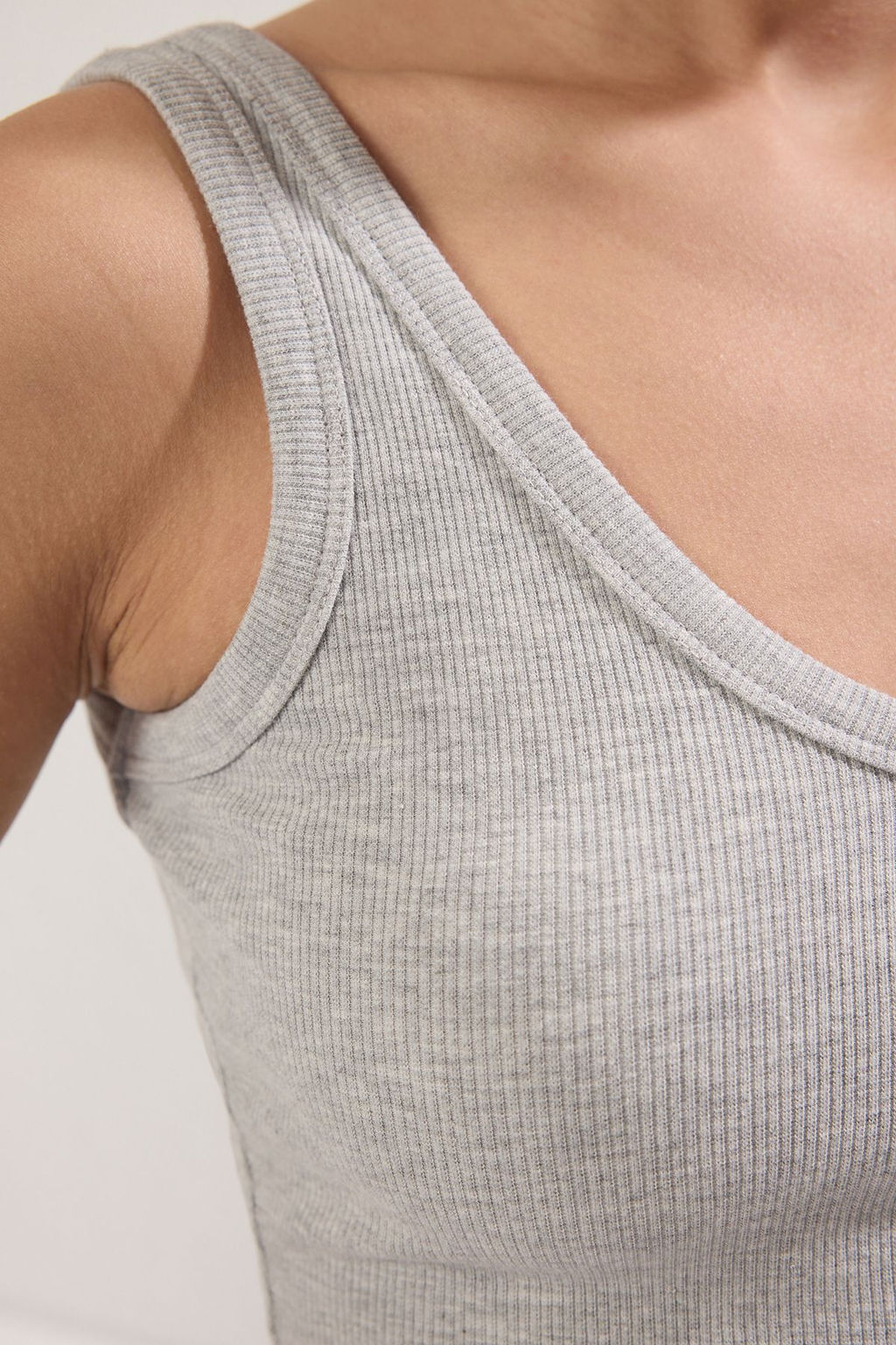 Gri Melanj Fitilli V Yaka Super Crop Esnek Orme Atlet TWOSS24AL00029