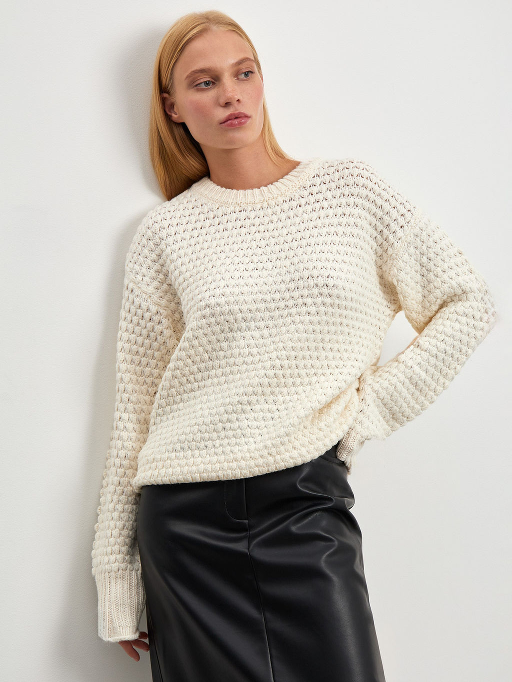 Джемпер с текстурной вязкой - Emka фото 3