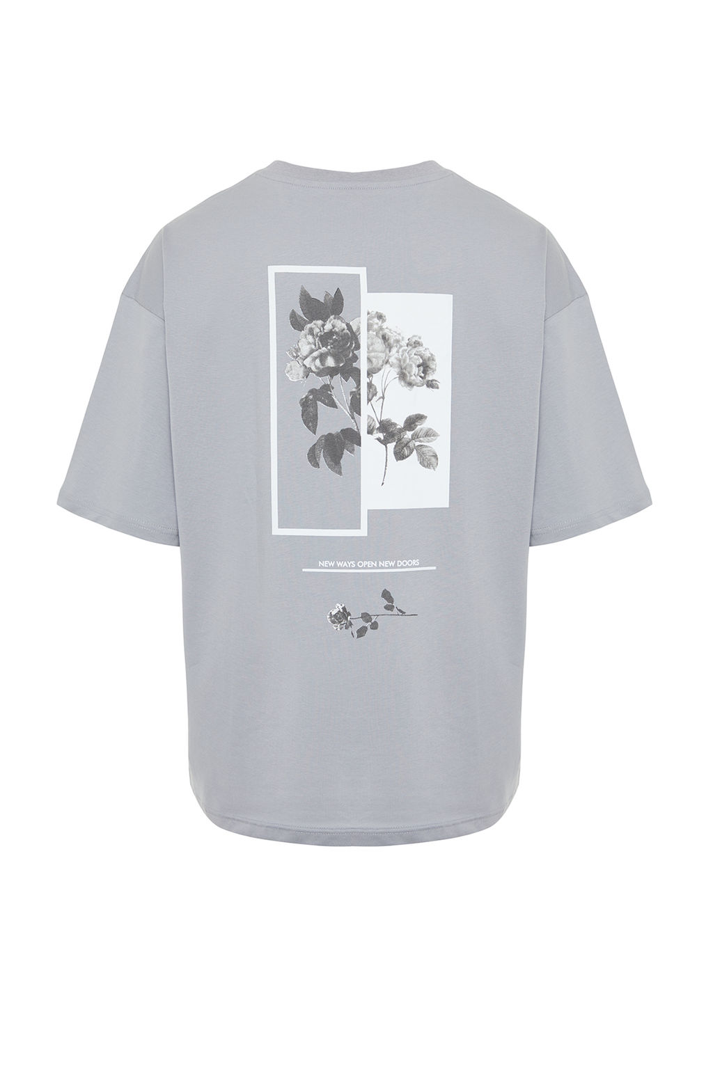 Gri Oversize/Genis Kesim Cicek Bask?l? K?sa Kol %100 Pamuklu T-Shirt TMNSS21TS1223