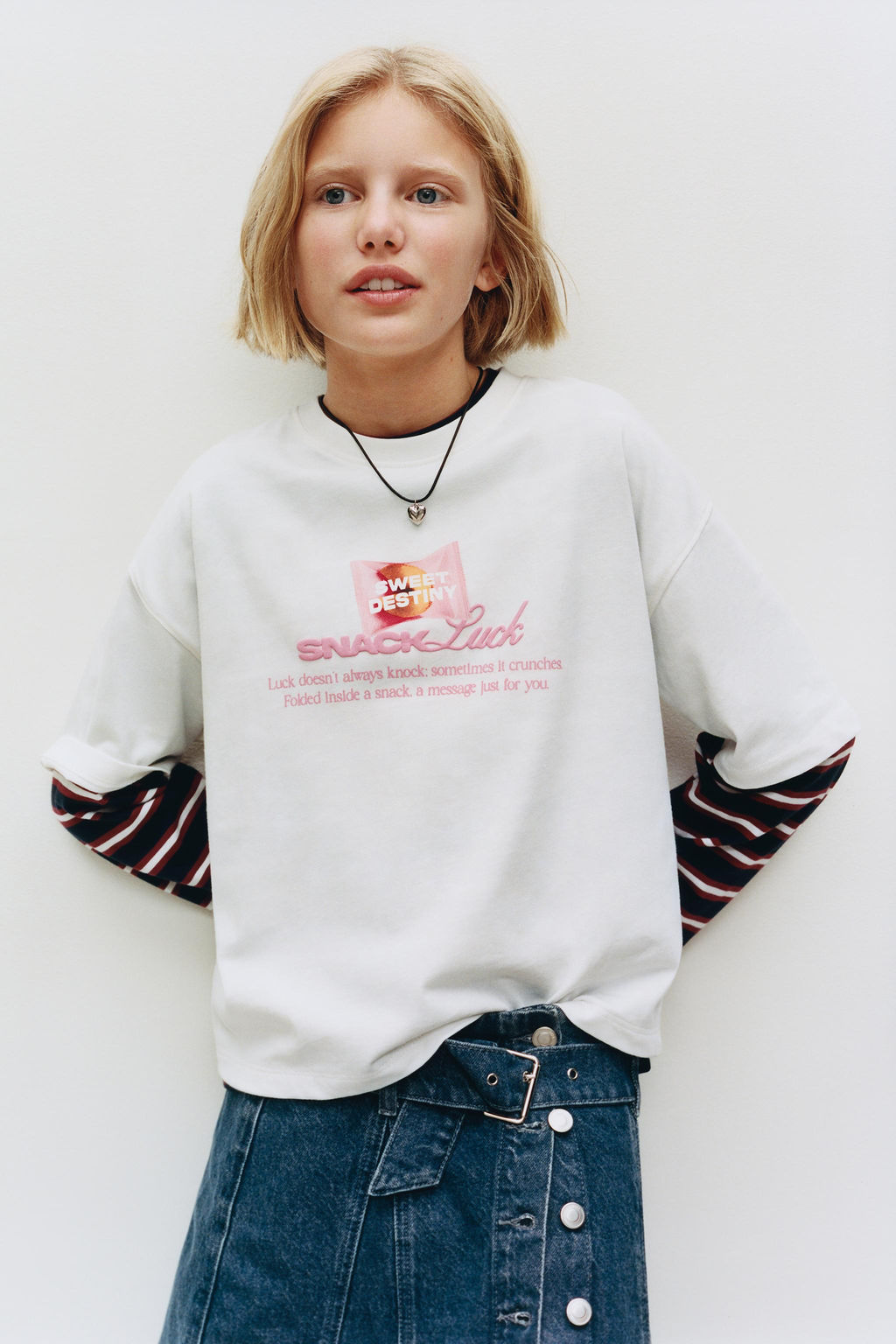 T-SHIRT WITH RAISED SLOGAN - Zara фото 5