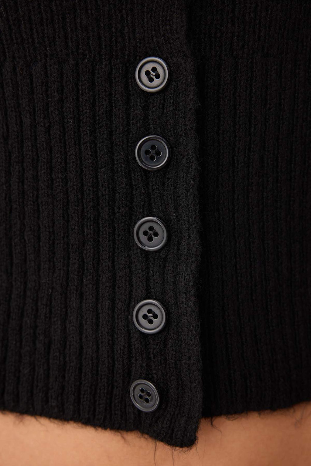 Siyah Crop Kare Yaka Triko Yumusak Dokulu Fitted/Vucudu Saran H?rka TWOAW25HI00178