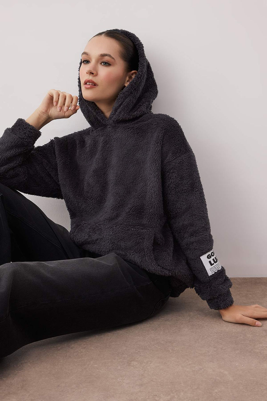 Antrasit Pelus Etiket Detayl? Regular/Normal Kal?p Pelus Orme Sweatshirt TWOAW26SW00221 - Trendyolmilla фото 2