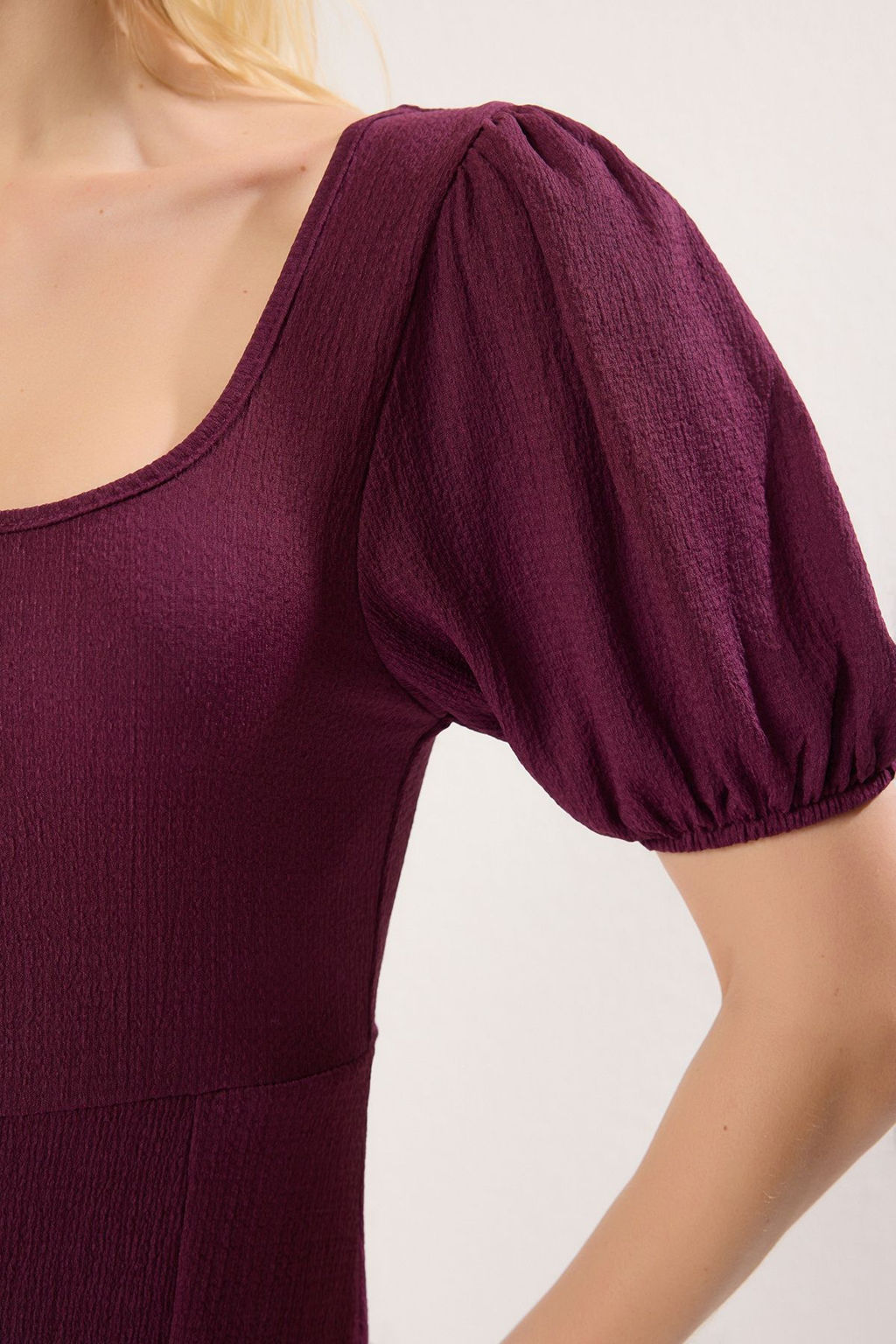 TRENDYOLMILLA Siyah Kare Yaka Balon Kol A-Line Y?rtmac Detayl? Burumcuk/Dokulu Midi Orme Elbise TWOSS23EL01533 фото 21