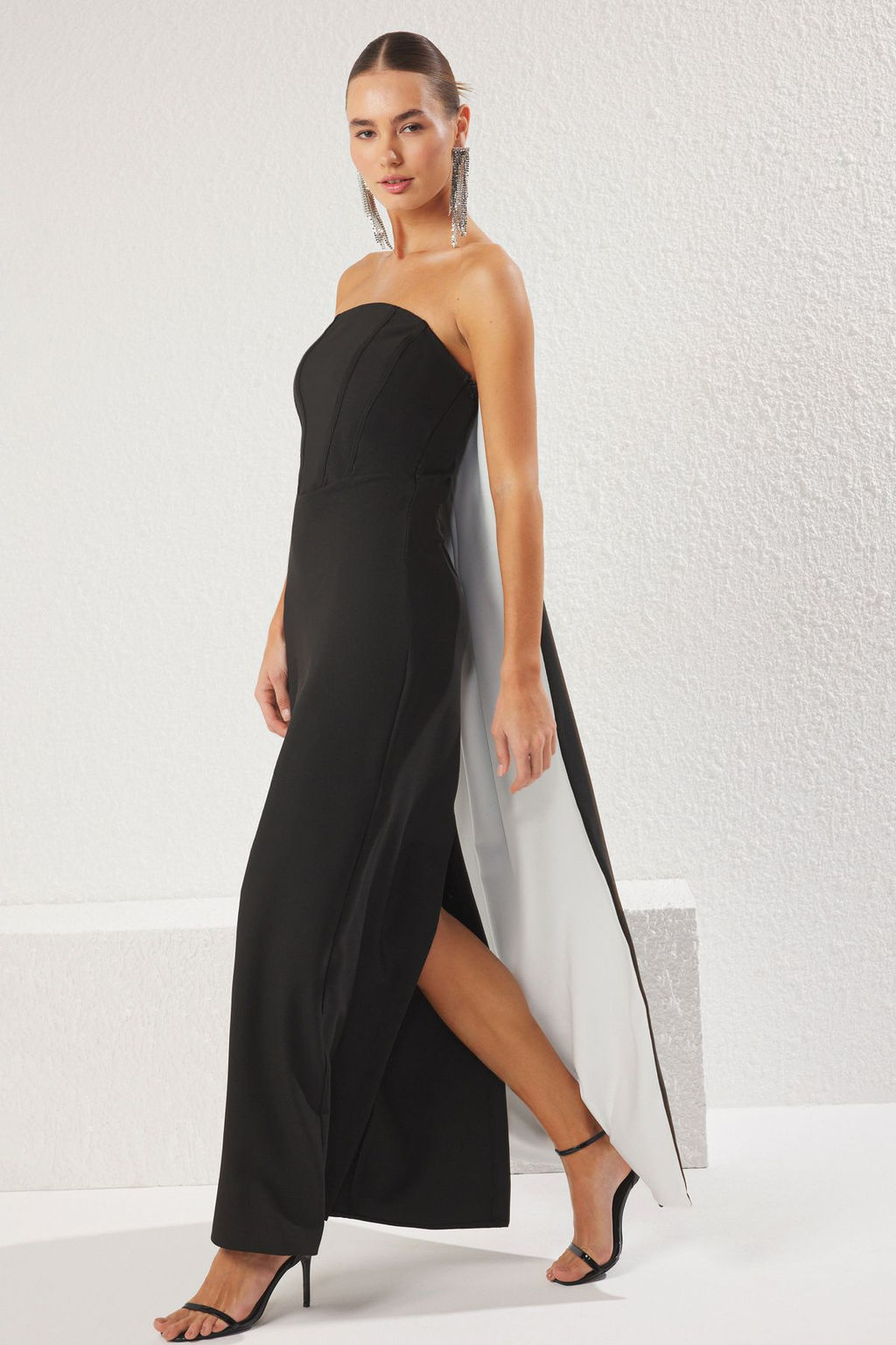 TRENDYOLMILLA Siyah-Beyaz Straplez Dokuma Uzun S?k Abiye & Mezuniyet Elbise TPRSS25AE00085  фото 2