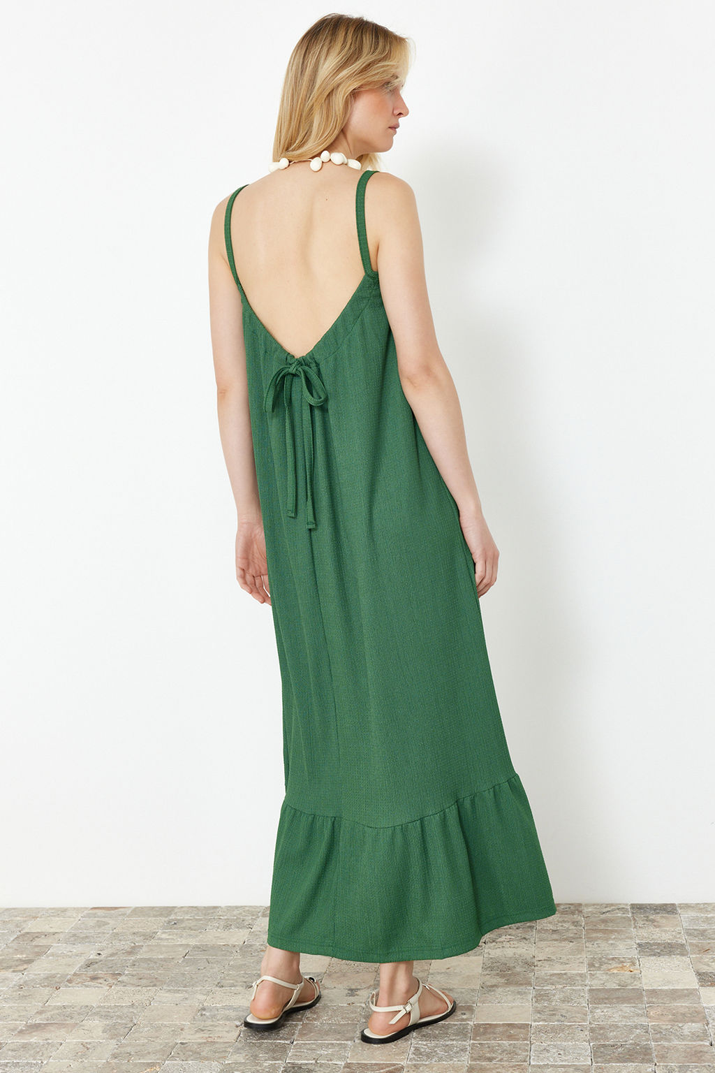 TRENDYOLMILLA Siyah S?rt Detayl? Ask?l? Burumcuk/Dokulu Maxi Orme Elbise TWOSS24EL00259
