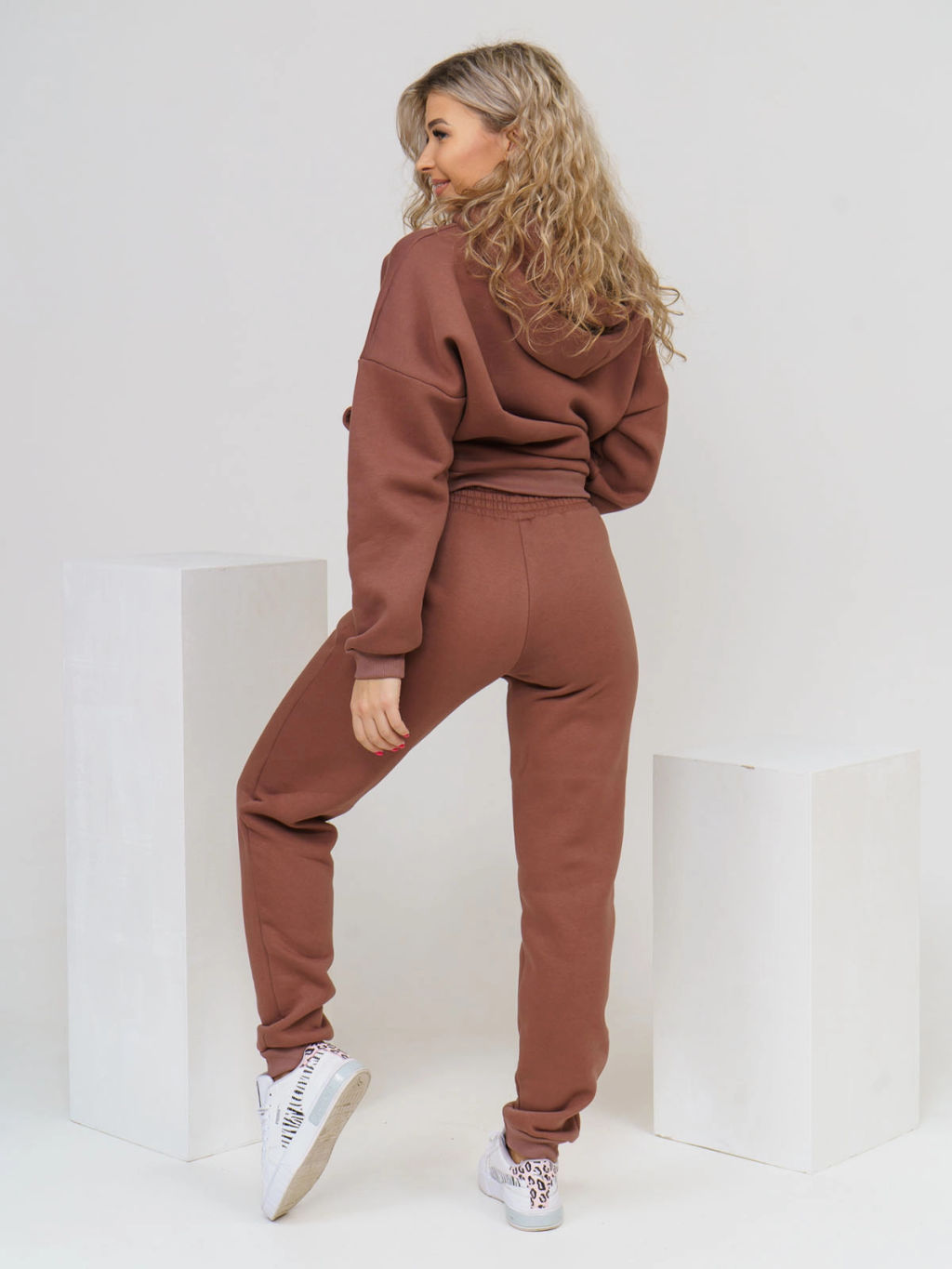 Костюм женский, цвет коричневый