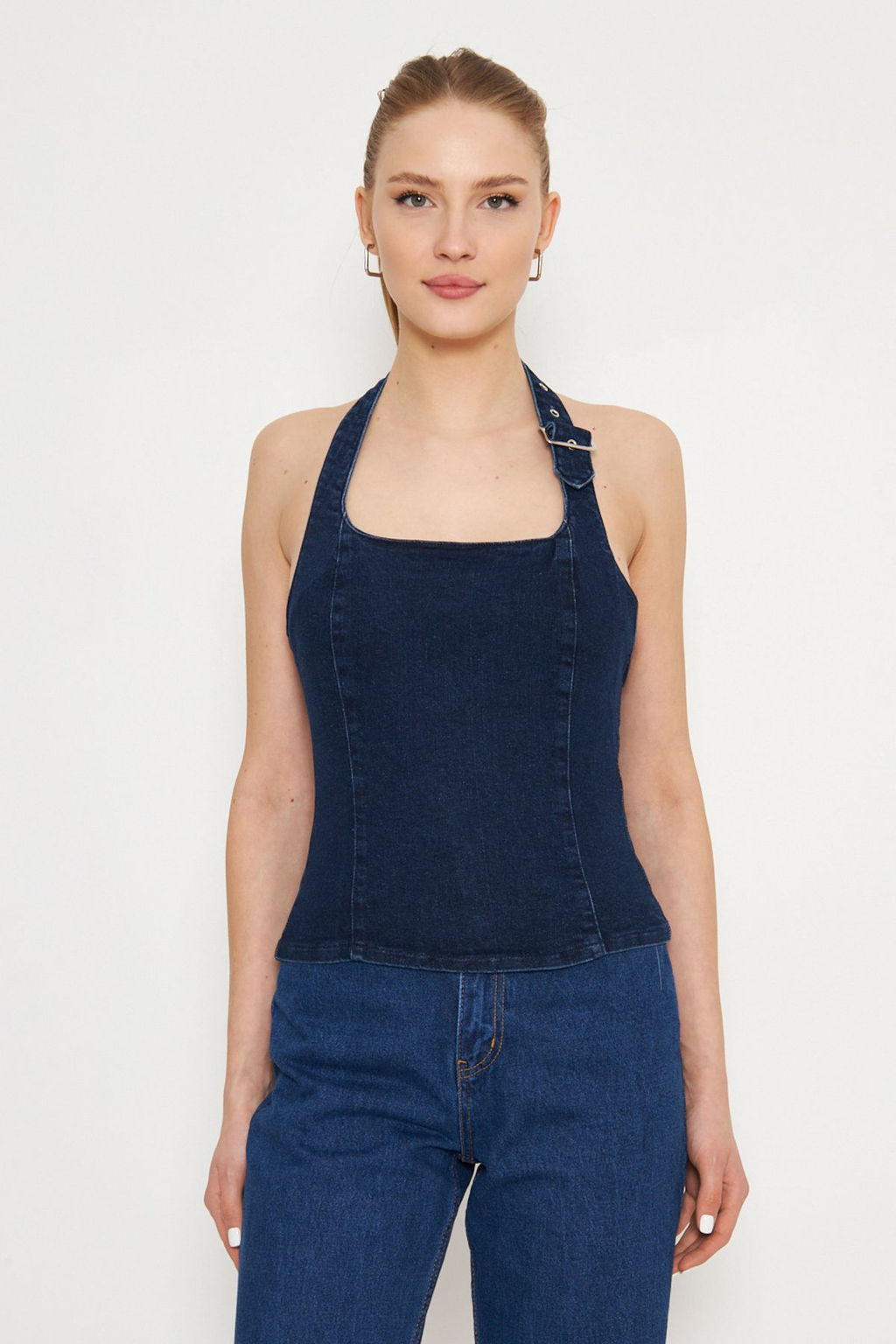 Trendyolmilla Koyu Mavi Kemer Toka Detayl? Halter Yaka Denim Bluz TWOSS25BZ00065 фото 2