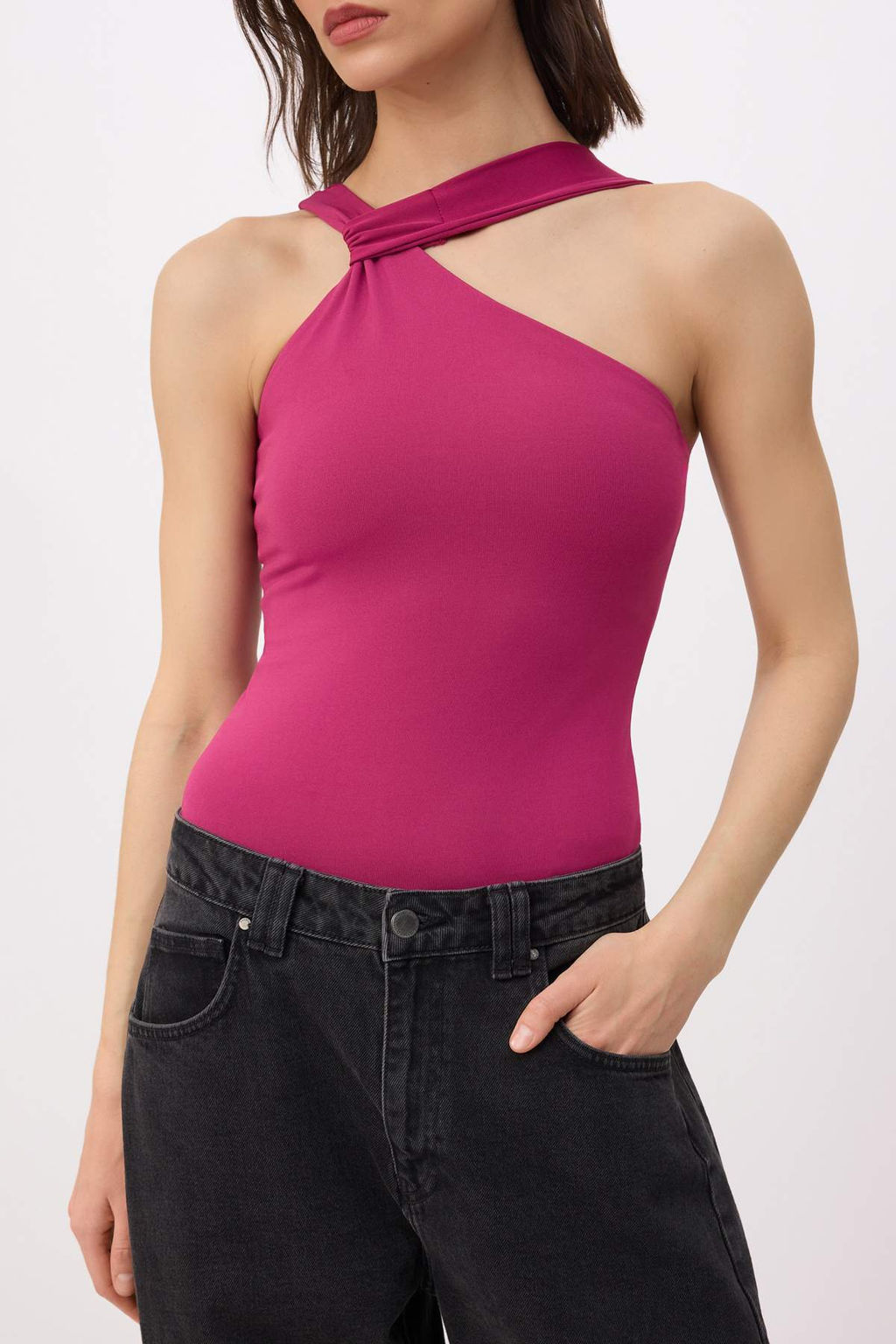 Siyah Duz Fitted Asimetrik Yaka Kolsuz C?tc?tl? Esnek Orme Body TWOSS26BD00017 - Trendyolmilla фото 7