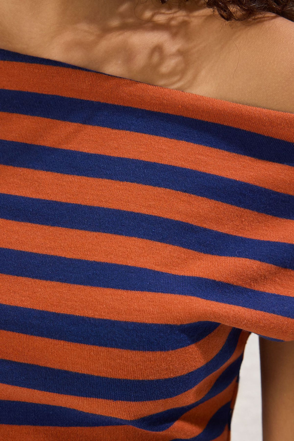 Kahverengi Lacivert Cizgili Kay?k Yaka Fitted Yumusak Kumasl? Esnek Orme Bluz TWOSS24BZ00090