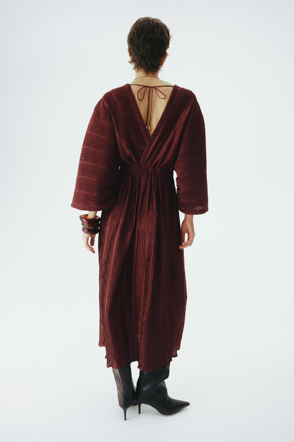 Vestido arrugado con escote en V - H&m фото 3