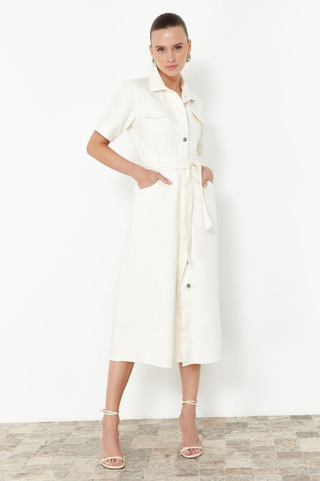 TRENDYOLMILLA Ekru Etek Ucu Puskullu Kemerli Maxi Denim Elbise TWOSS24EL00377 фото 7