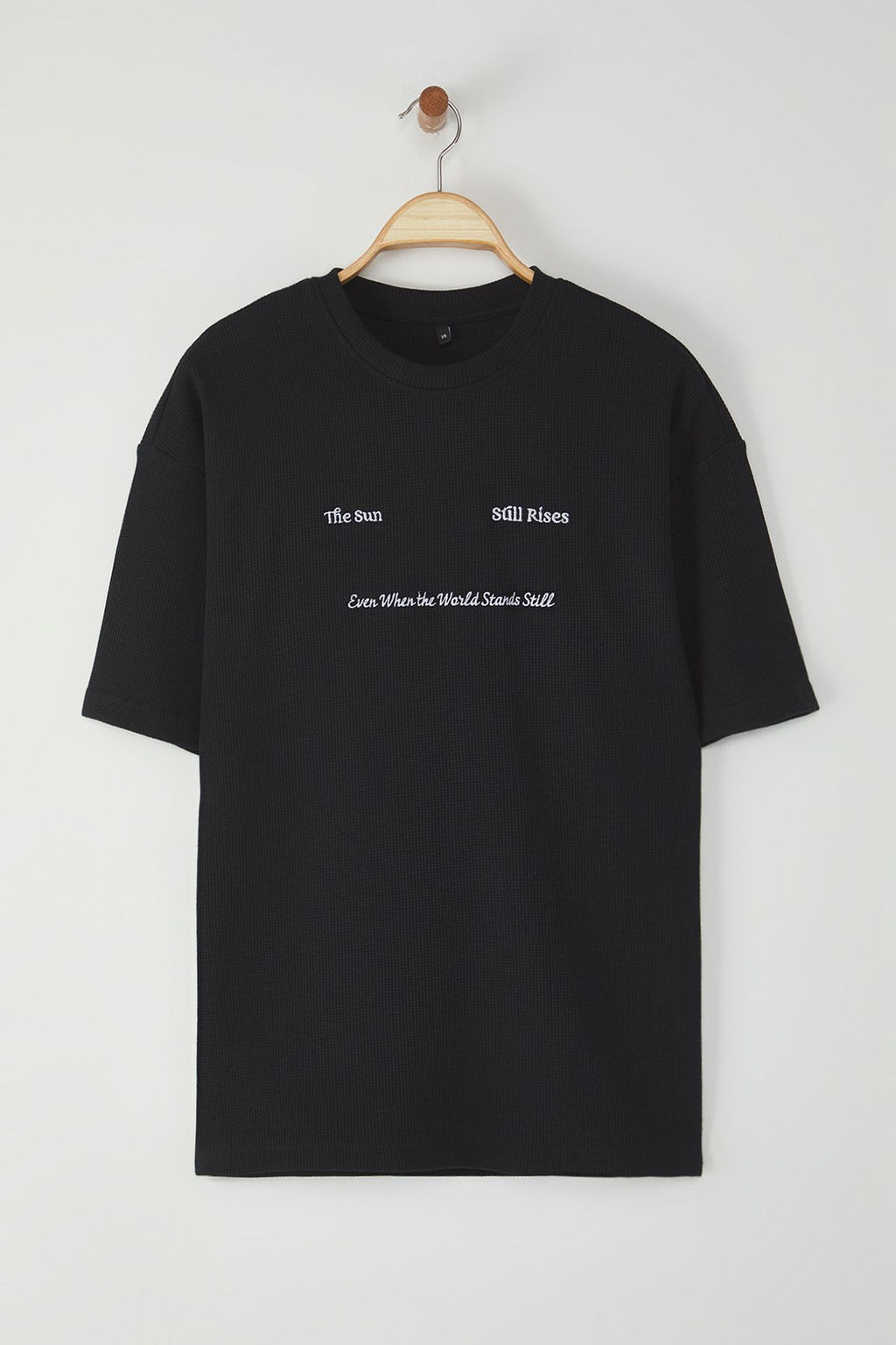 TRENDYOL MAN Siyah Oversize/Genis Kesim Nak?sl? Dokulu T-Shirt TMNSS25TS00129 - Trendyolmilla фото 2