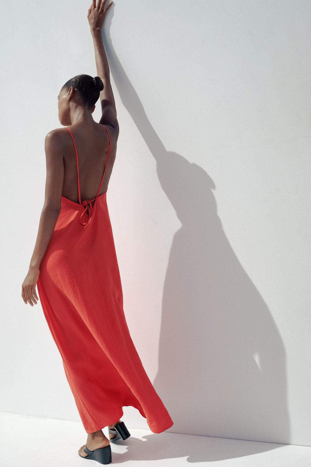 FLOWING MIDI DRESS - Zara фото 11