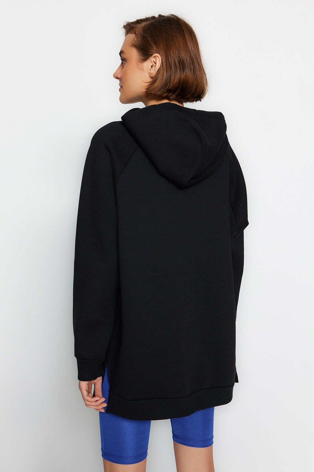 TRENDYOLMILLA Siyah Kapusonlu Oversize Sardonlu Orme Sweatshirt TWOAW23SW00439 фото 16