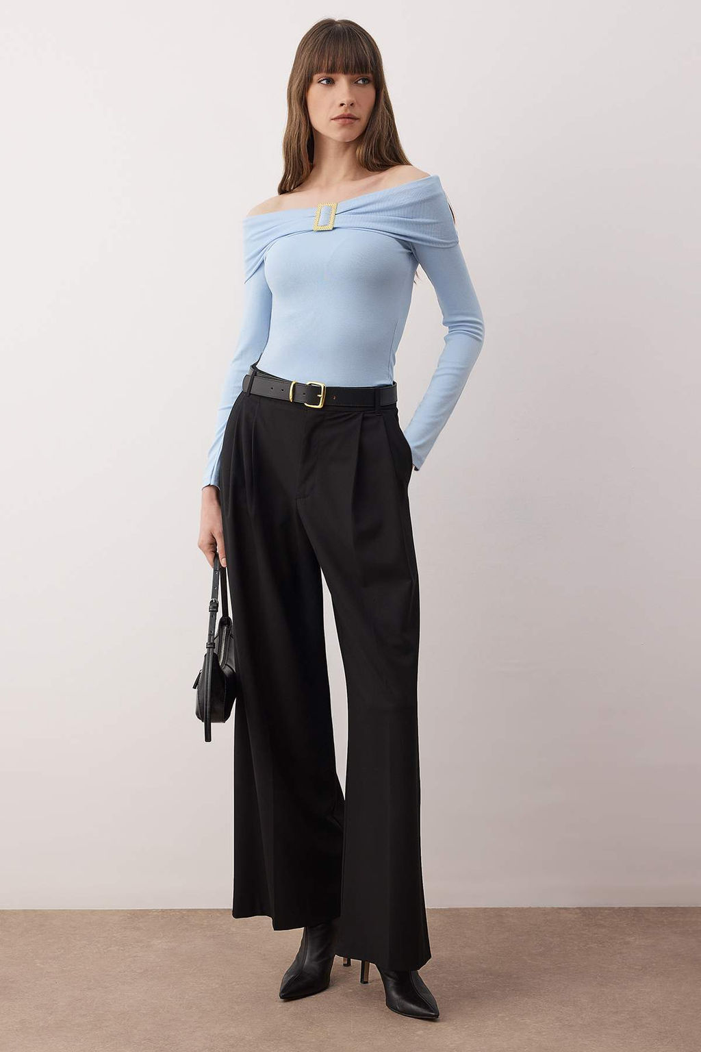 Mavi Soft Touch Vucuda Oturan Carmen Yaka Aksesuar Detayl? Orme Bluz TWOAW26BZ00312 - Trendyolmilla фото 2