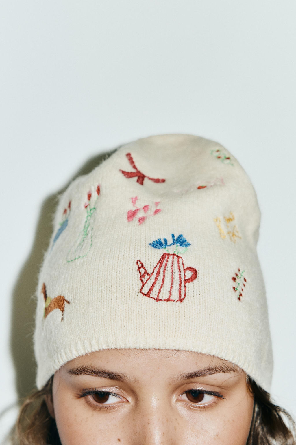 EMBROIDERED KNITTED BEANIE HAT