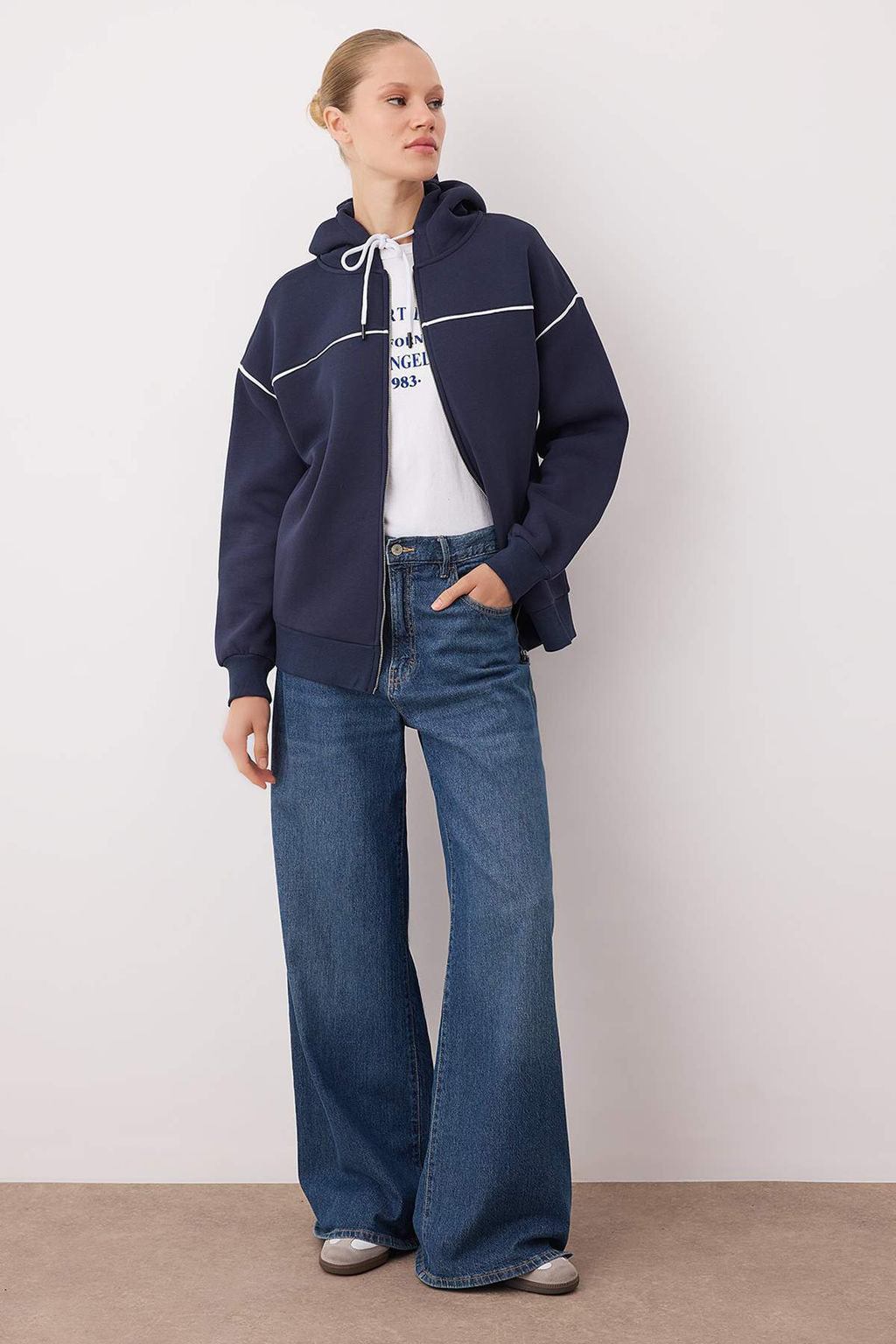 Lacivert Kapusonlu ve Biye Detayl? Oversize/Genis Kal?p Orme Sweatshirt TWOAW26SW00106 - Trendyolmilla фото 2
