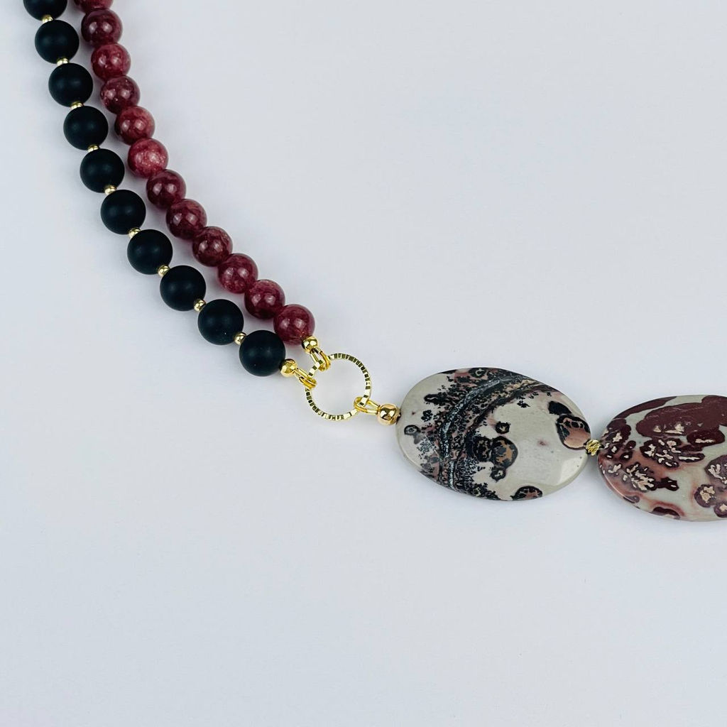 Колье из Яшмы, Клубничного кварца и Агата