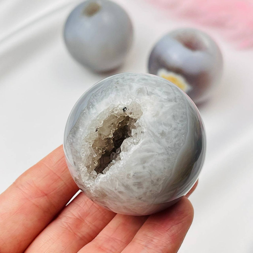 Шар из Агата с жеодой