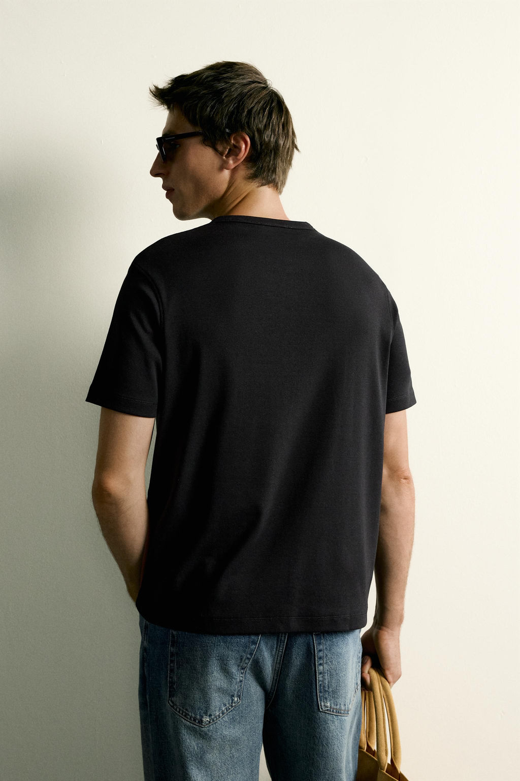 CAMISETA REGULAR FIT CUELLO PANADERO / Negro - Zara фото 3