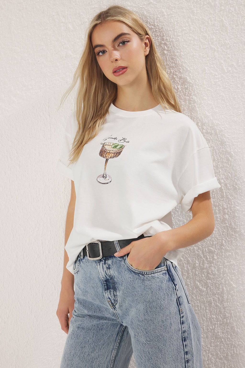 Trendyolmilla Ekru %100 Pamuk Oversize/Genis Kal?p Coctail Bask?l? Orme T-Shirt TWOSS25TS00202  фото 6