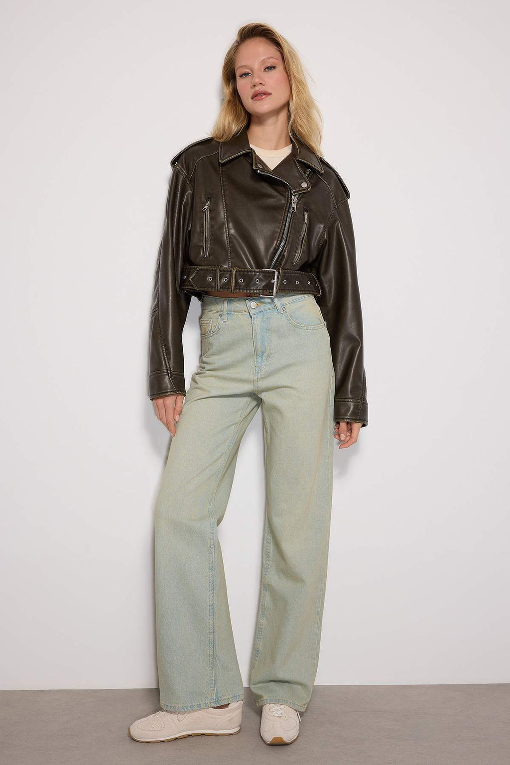 TRENDYOLMILLA Mavi Soluk Efekt Vintage Yuksek Bel Wide Leg Jeans TWOSS23JE00166  фото 9