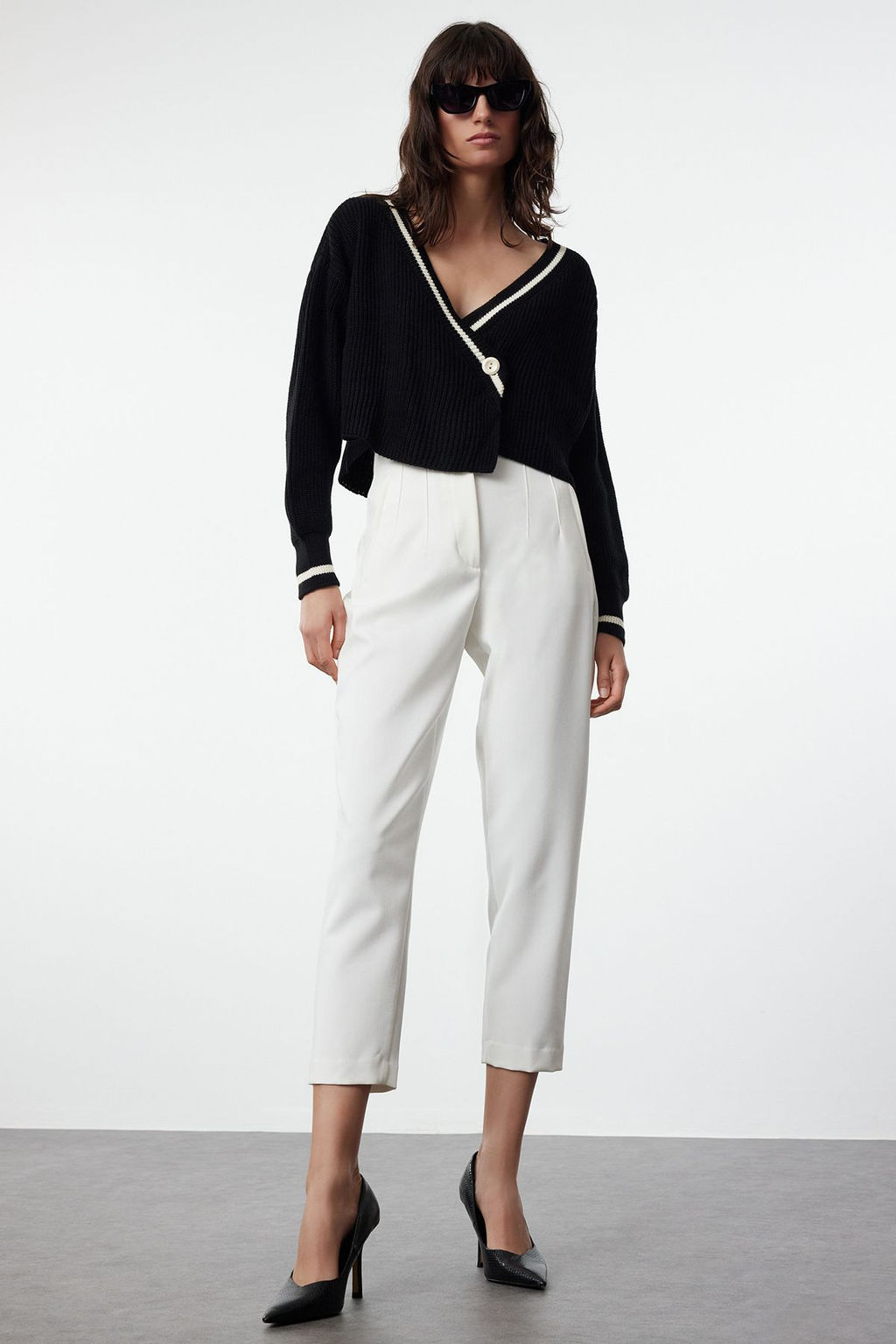 TRENDYOLMILLA Siyah Crop Renk Bloklu Triko H?rka TWOAW23HI00366