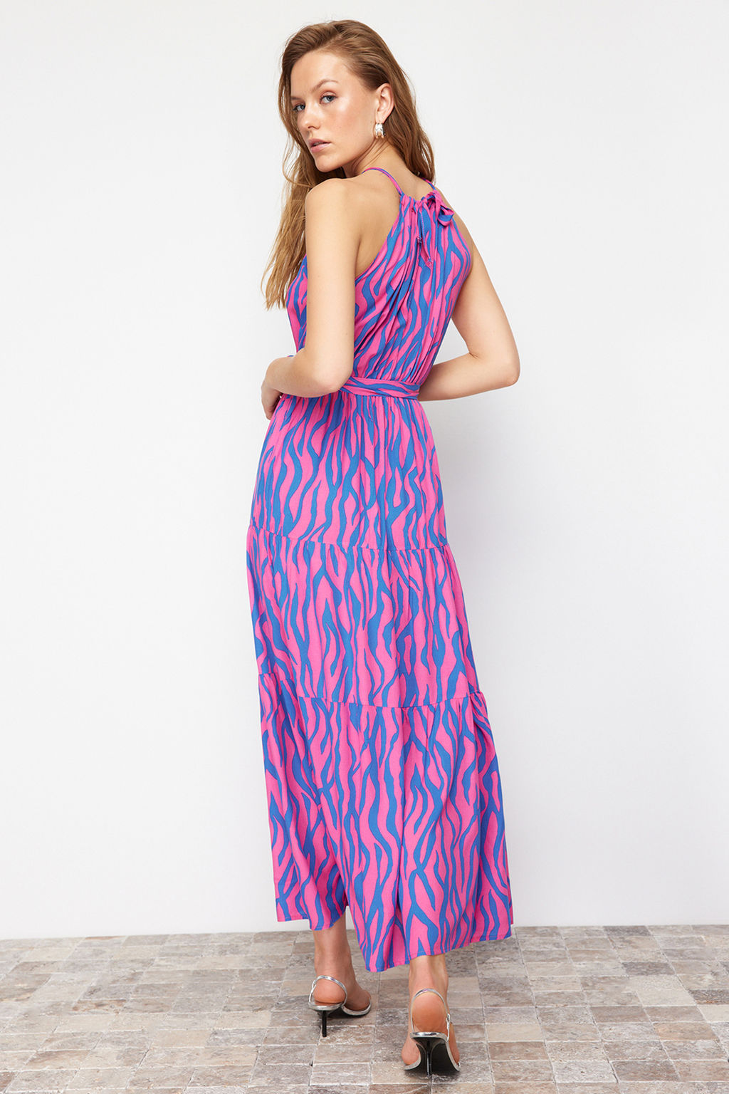 Fusya Animal Shift Boyundan Baglamal? Halter Yaka Shally Maxi Dokuma Elbise TWOSS24EL00872