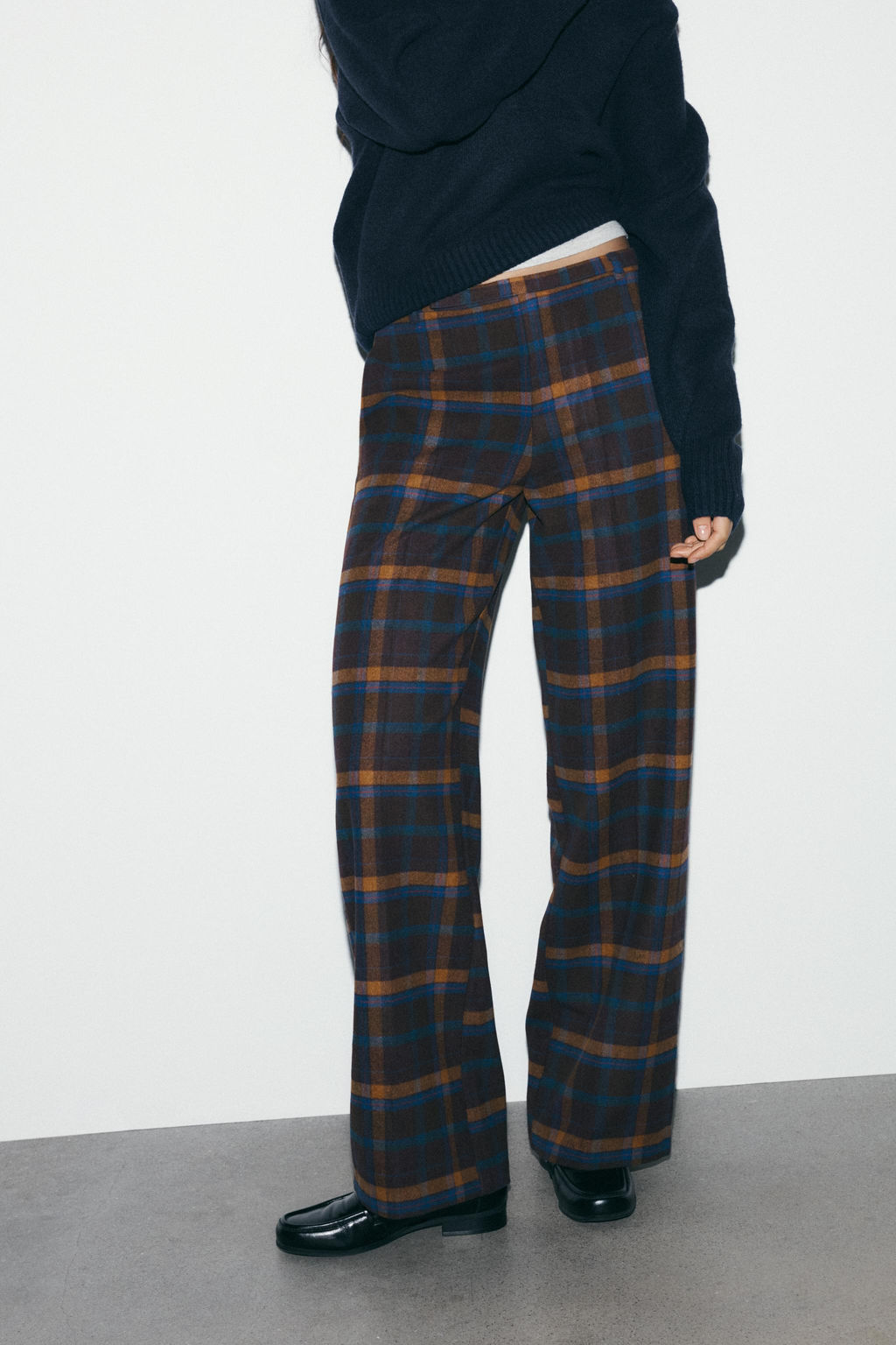 CHECK WOOL TROUSERS - Zara фото 7