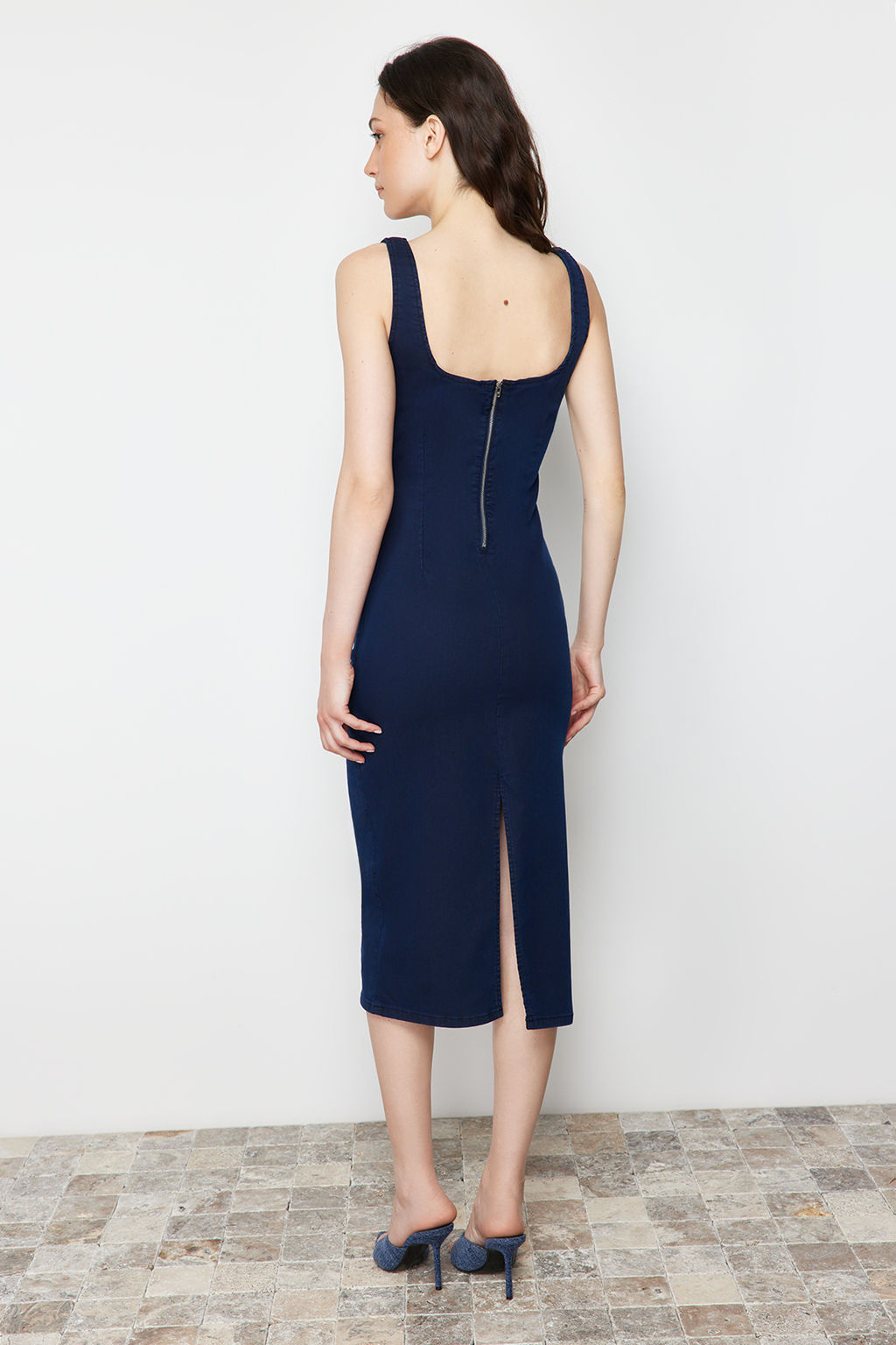 TRENDYOLMILLA Koyu Mavi Dikis Detayl? Denim Midi Elbise TWOSS24EL00380 фото 11