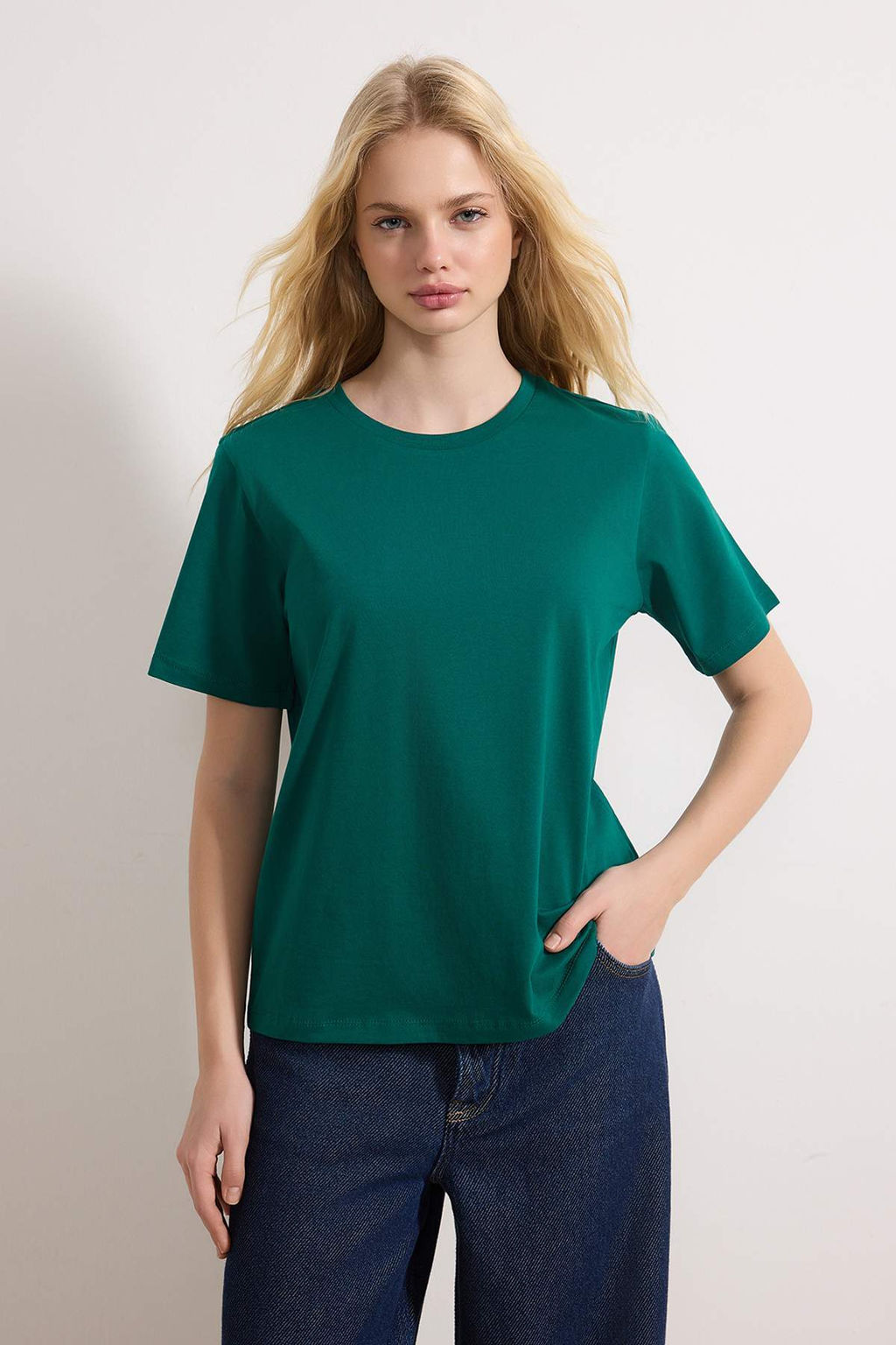 Zumrut Yesili-Ekru %100 Pamuk Bisiklet Yaka 2li Paket Orme T-Shirt TWOSS20TS0141